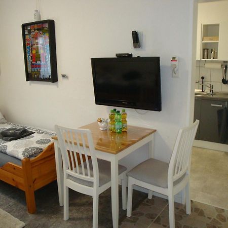 Cenet 1 Zimmer Apartment Зиндельфинген Экстерьер фото